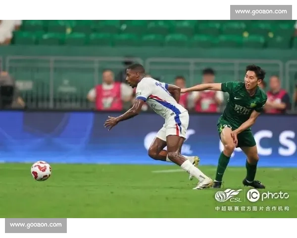 申花锋线迎救兵！米内罗伤缺 4 个月，新援阿苏埃火线加盟