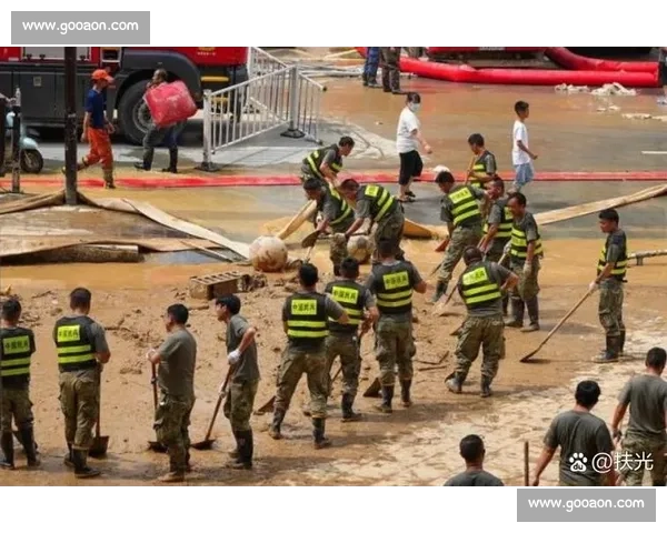 洪水中的生命托举：榕江消防员用身躯筑起 “避风港”